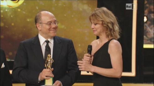 Carlo Verdone presented Margherita Buy with the Best Actress Award.