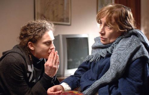 Piera's a little "out of it" in La Sconosciuta.