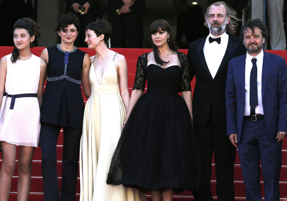 epa04212735 (L-R) Actress Maria Alexandra Lungu, Italian director Alice Rohrwacher, Italian actress Alba Rohrwacher, Italian actress Monica Bellucci, Belgian actor Sam Louwyck and producer Carlo Cresto-Dina arrive for the screening of 'Le Meraviglie' (The Wonders) during the 67th annual Cannes Film Festival, in Cannes, France, 18 May 2014. The movie is presented in the Official Competition of the festival which runs from 14 to 25 May. EPA/SEBASTIEN NOGIER